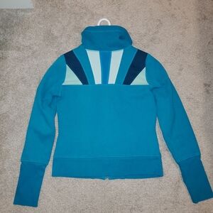 RARE LULULEMON JACKET SIZE 8